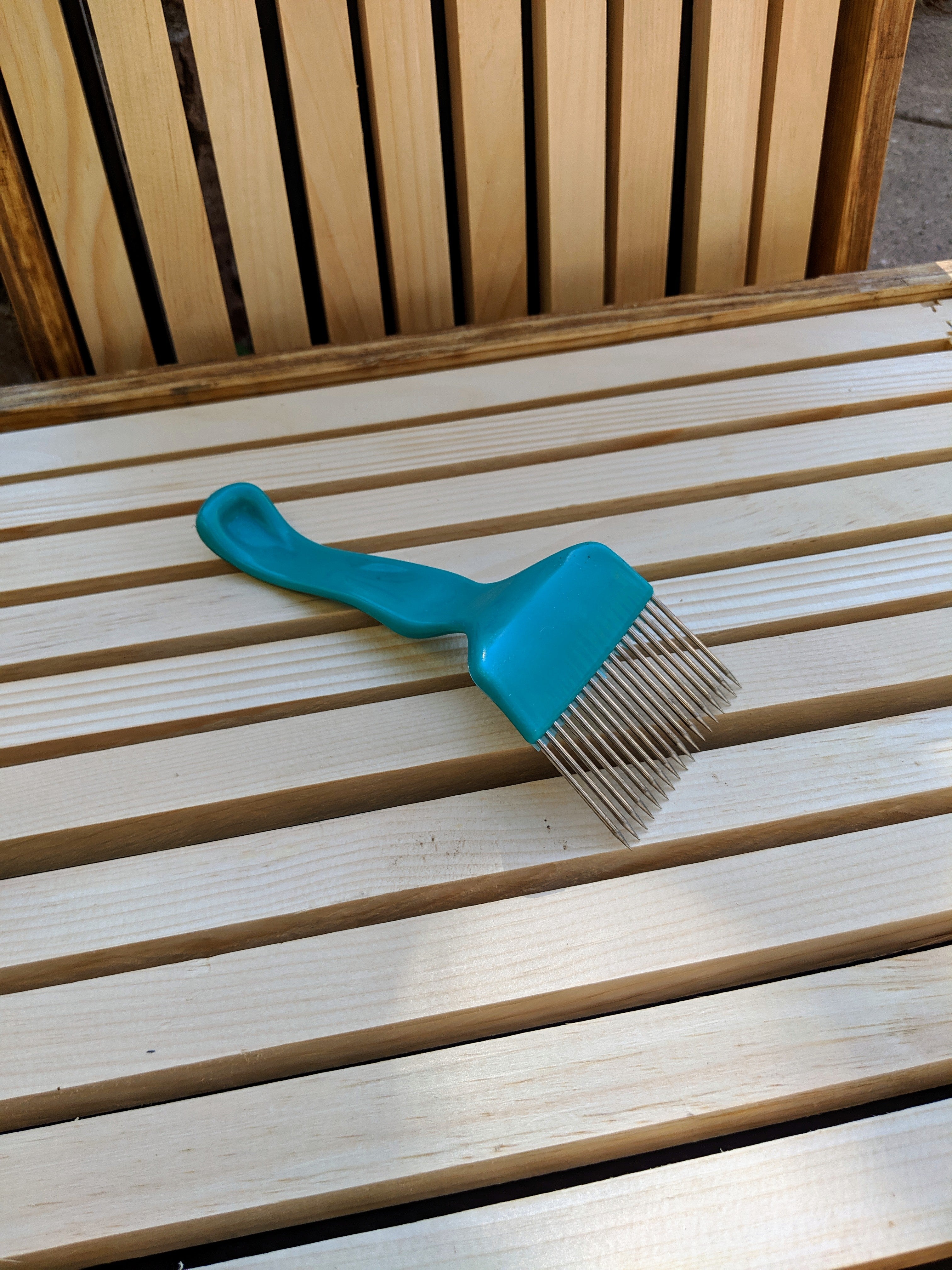 Honeycomb Capping Scratcher image 0